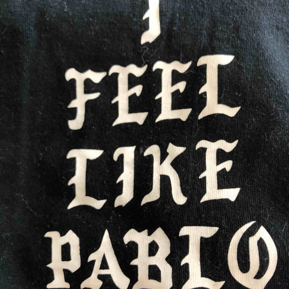 En ”I feel like Pablo” t-shirt. Den är inte äkta, lapp bild två. Men rolig ändå! . T-shirts.