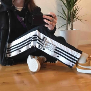  - Säljer mina puma suede! Använda o lite småslitna, men fortfarande 100% hela och snygg färg! Säljer för 250kr, köparen står för alternativ frakt🥰