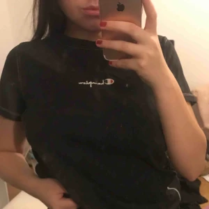  - Champion t-shirt köpt på urban outfiters 