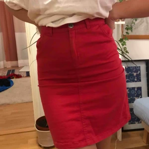  - En så HIMLA snygg kjol från Filippa K!! 😍 Står ingen storlek men den passar XS/ S. 🍎🌹 Frakt tillkommer. 