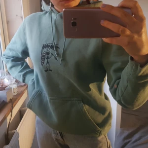  - Stussy hoodie, använd fåtal gånger. Bra skick! Kommer tyvärr inte till användning längre. 