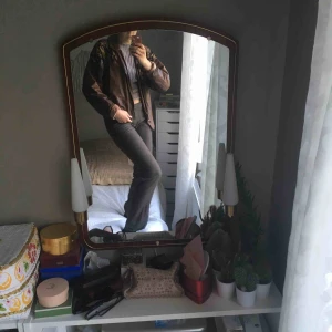  - En äkta 80-tals skinnpaj( imitations läder) med coola tygdetaljer och knäppning där nere