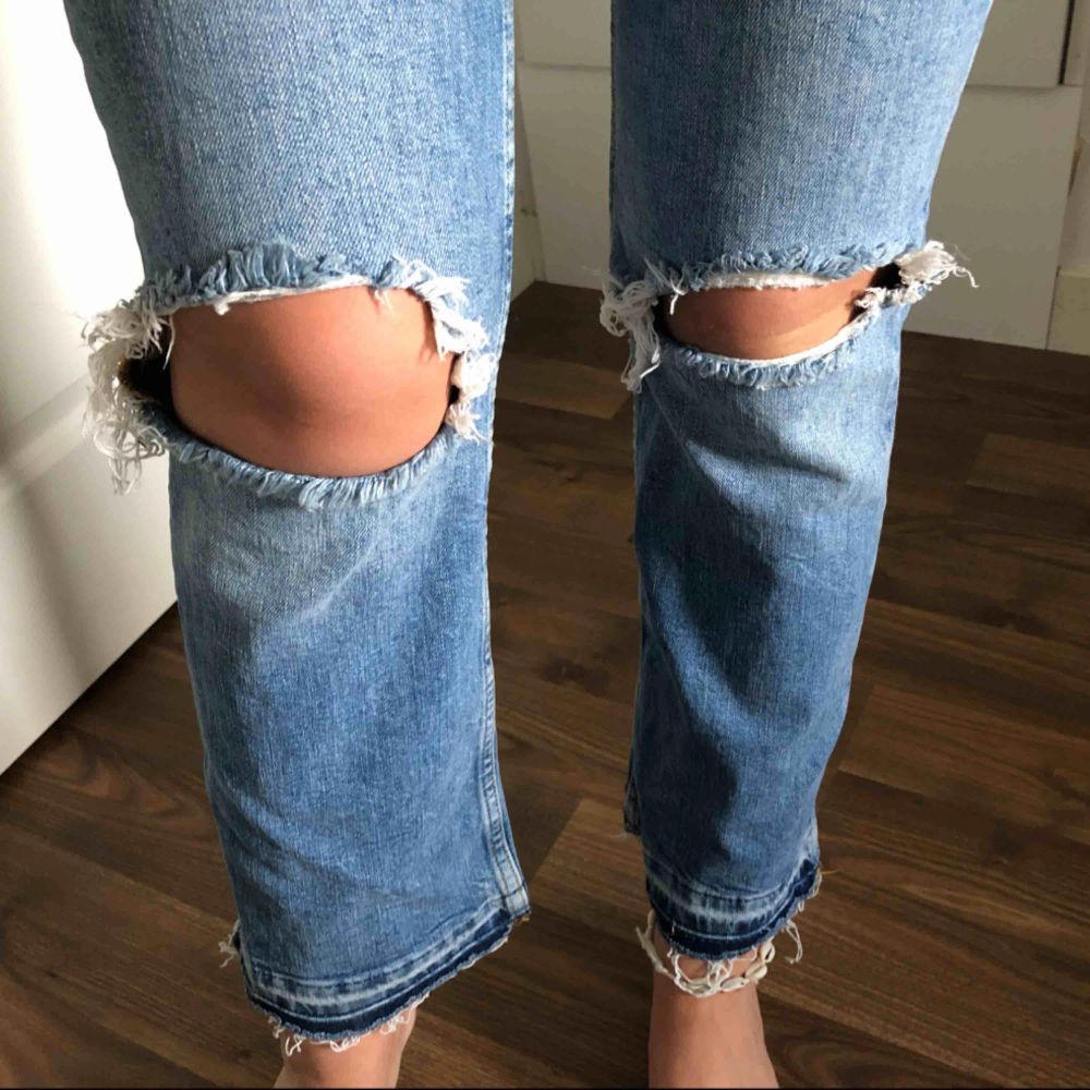 Snygga jeans från Zara i strl 36, . Jeans & Byxor.