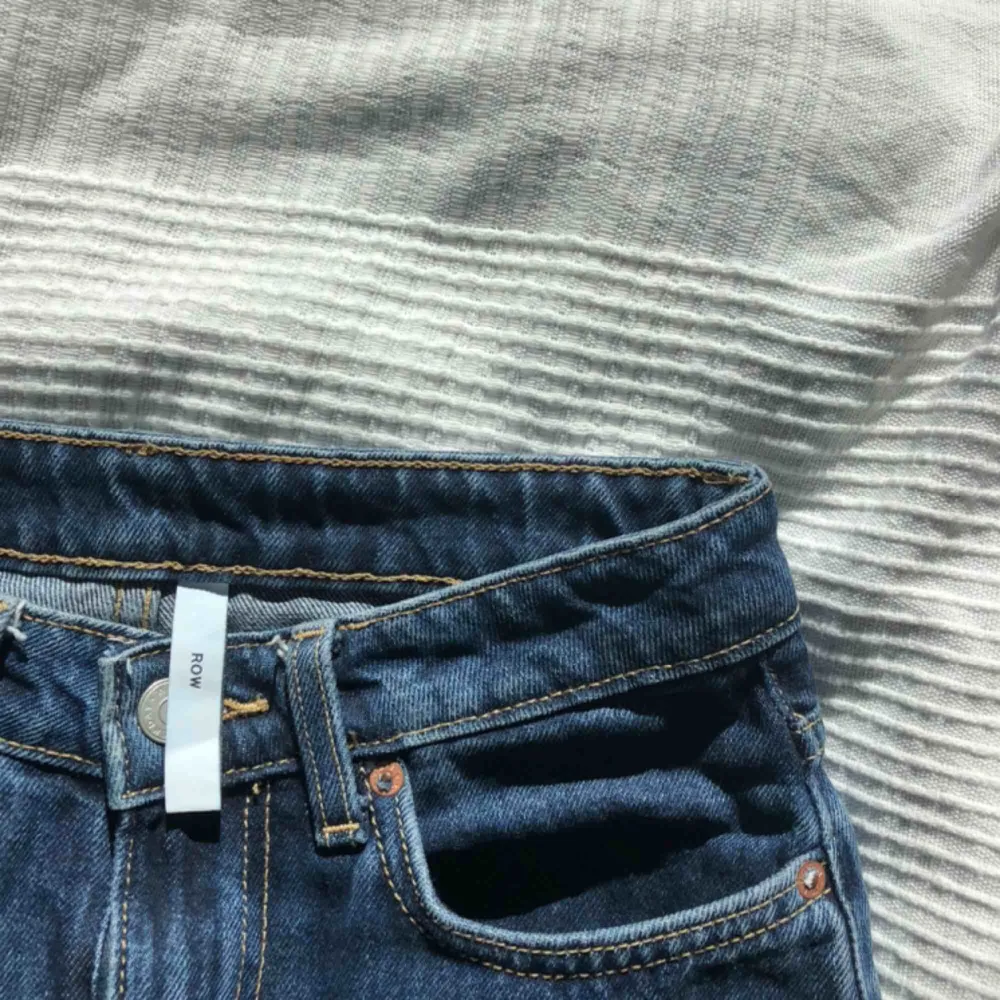 Fantastiska jeans från weekday i modell Row. Superbekväma och i finfint skick🥰🥰🥰. Jeans & Byxor.