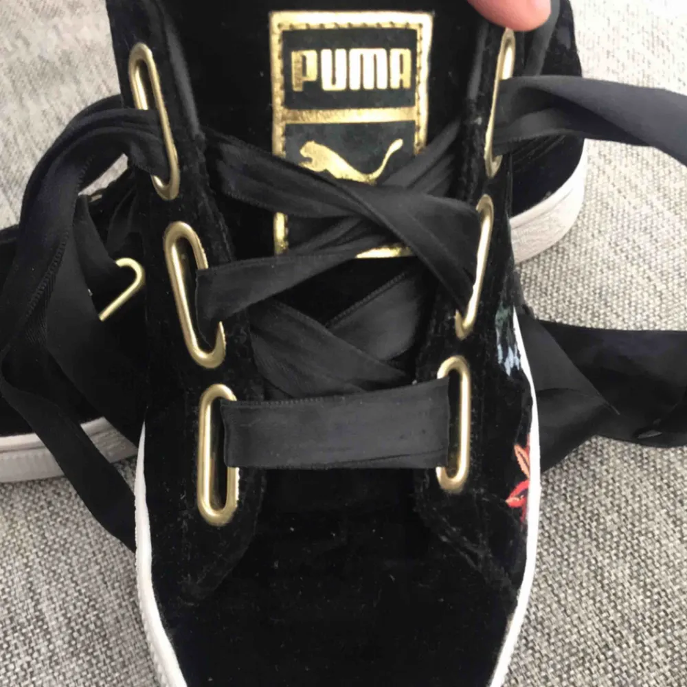 Ett par skit fina sommar skor från Puma. Har  använder typ tre ggr. Väldigt bra skick. Köpte för 499kr. Skor.