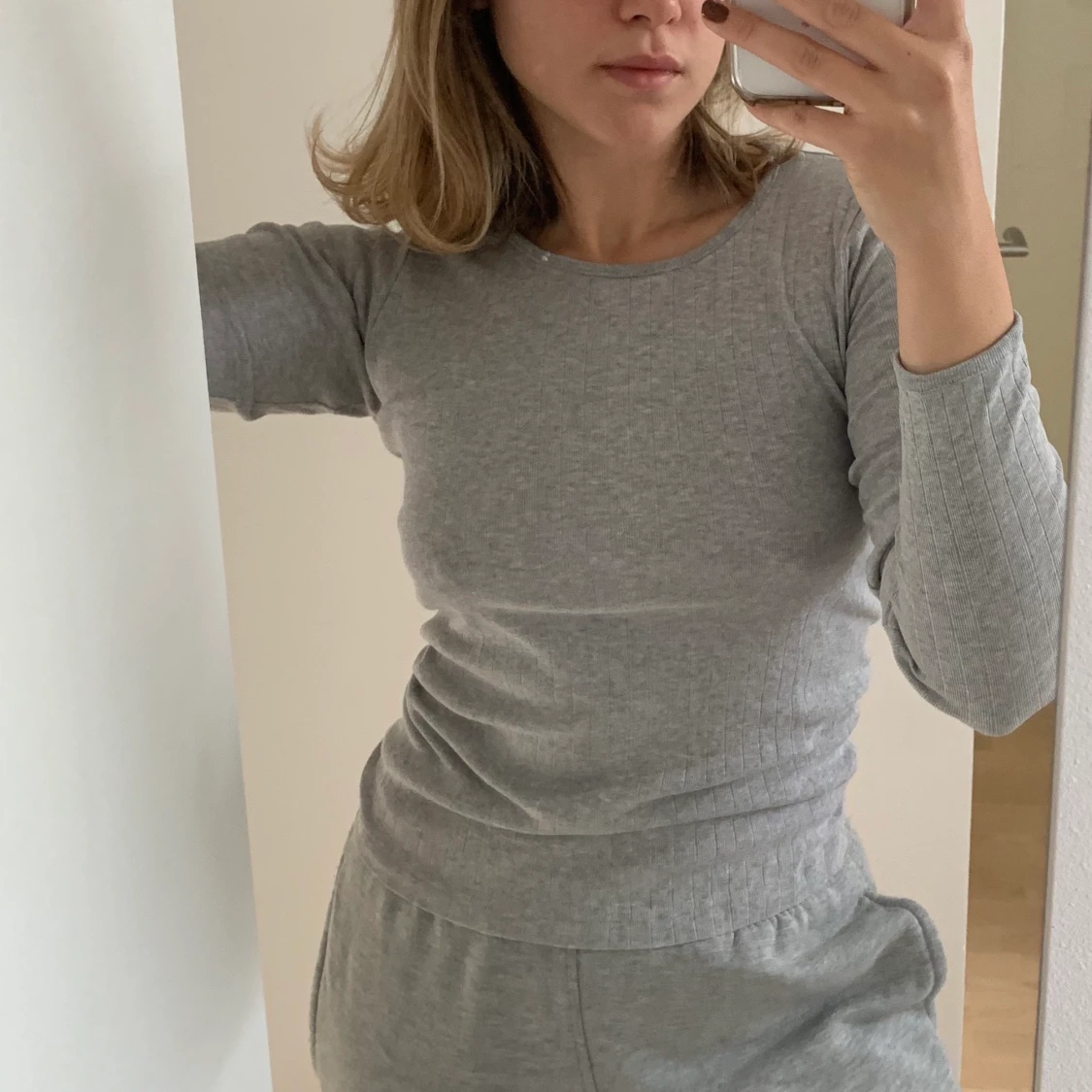 Grå ribbad tröja från Mads Nordgaard 