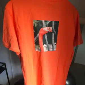 Oanvänd orange T-shirt från jack&jones. Lappen finns kvar