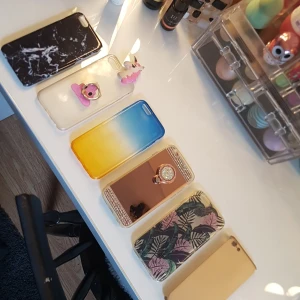 Skal till iPhone 6, 6s  - 6 fina skal. Har används 3-5 gånger ! Några är lite trasiga, men då får man lägre pris ! 