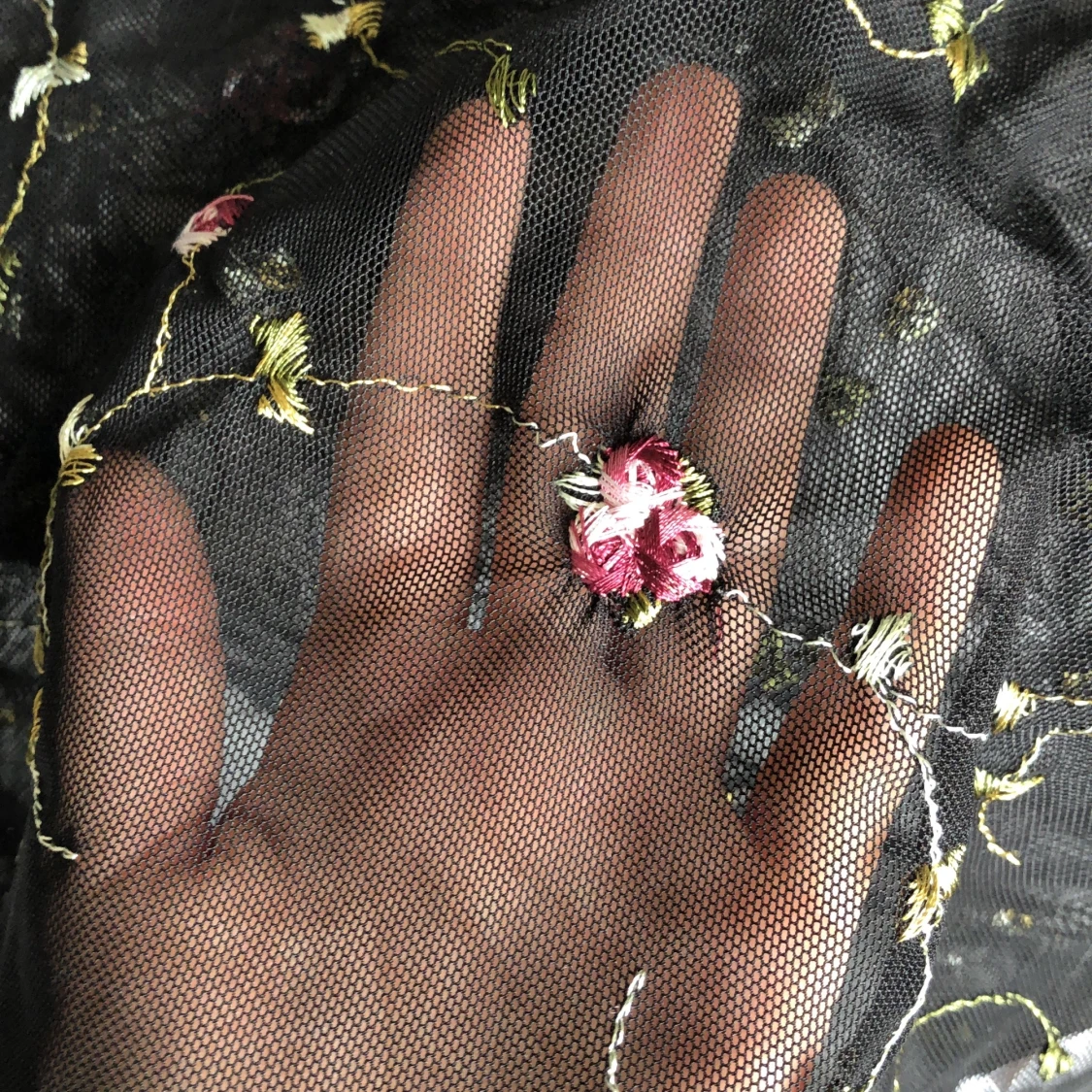 Meshtopp med broderade blommor  - 91