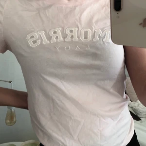 Morris T-shirt - Ljusrosa t-shirt från MORRIS🤩 jättefint skick knappt använd alls! Storlek XS. 