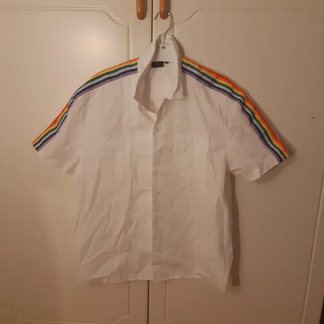 Regnbågs-skjorta