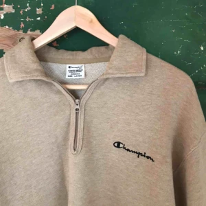  - Thriftad champion-sweatshirt, storlek L men sitter snyggt oversized på mig som vanligtvis har S-M