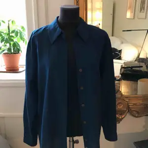 Oversized skjorta i fin blå färg! Superfint skick 💙