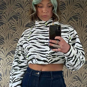  - Cool tröja ifrån bershka men zebra mönster i grönt svart och vitt