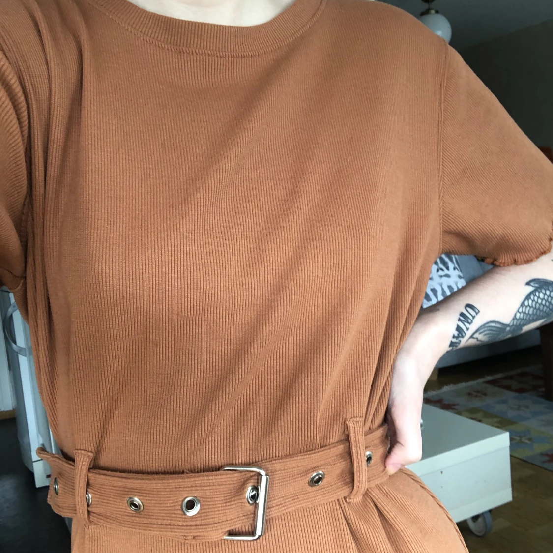 sjukt fin bältesklänning! - 90