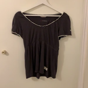 Topp - En jätte söt odd Molly tröja ändast haft på mig den ett par gånger, har också en exakt likadan men vit. FRI FRAKT