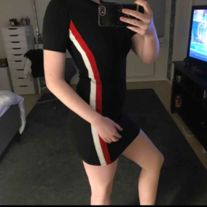  - Snygg klänning från Ginatricot Aldrig använd!! Nypris : 299