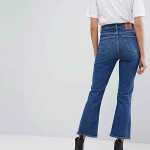  - Supersnygga kickflarejeans från weekday! Jättebekväma och sitter snyggt. 