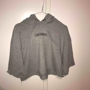  - Crop top huvtröja! Nästan aldrig använd! 