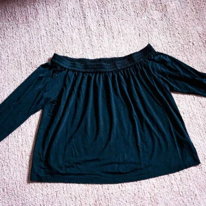  - Offshoulder topp från Samsoe Samsoe.