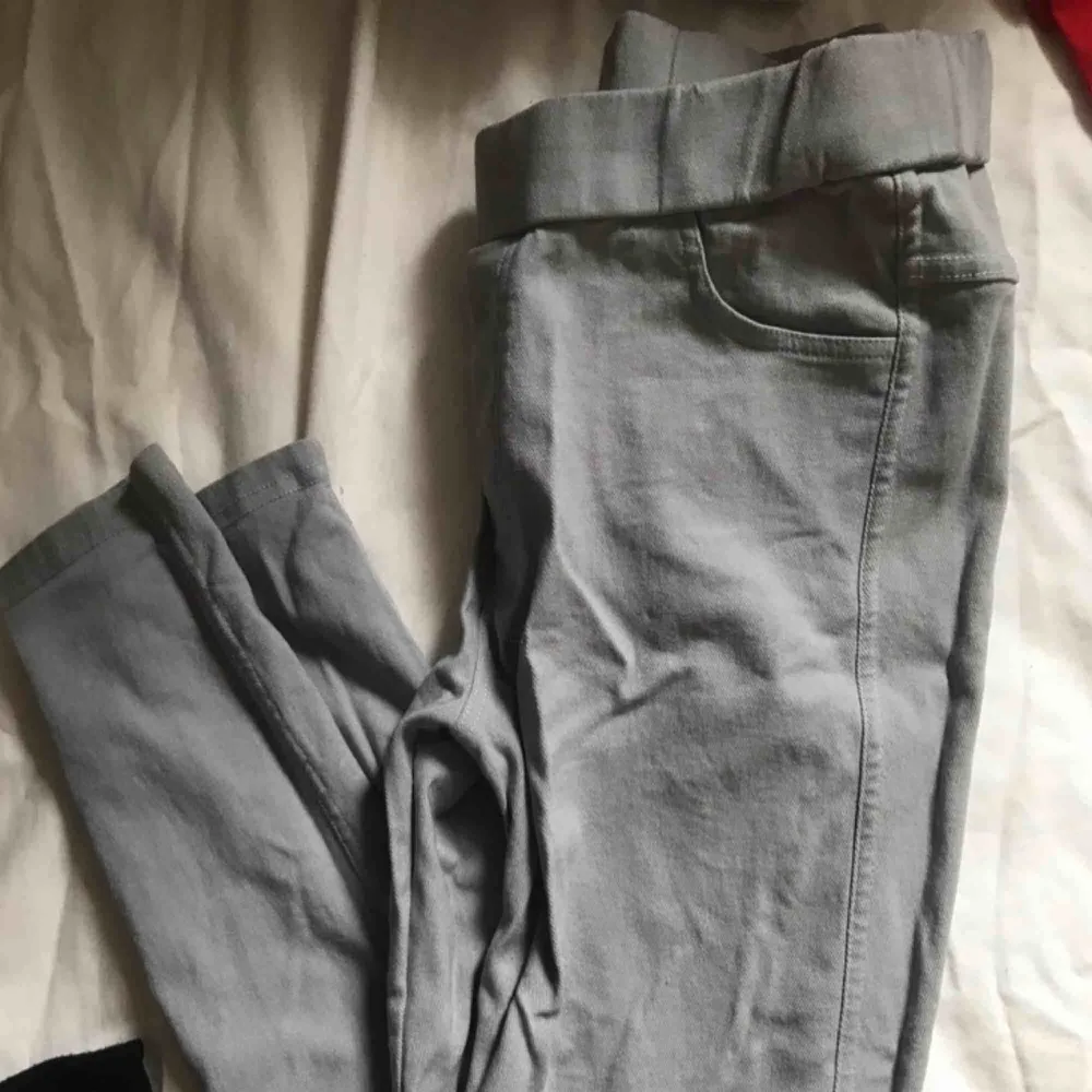 Strech tights gråa passar s/m. Jeans & Byxor.