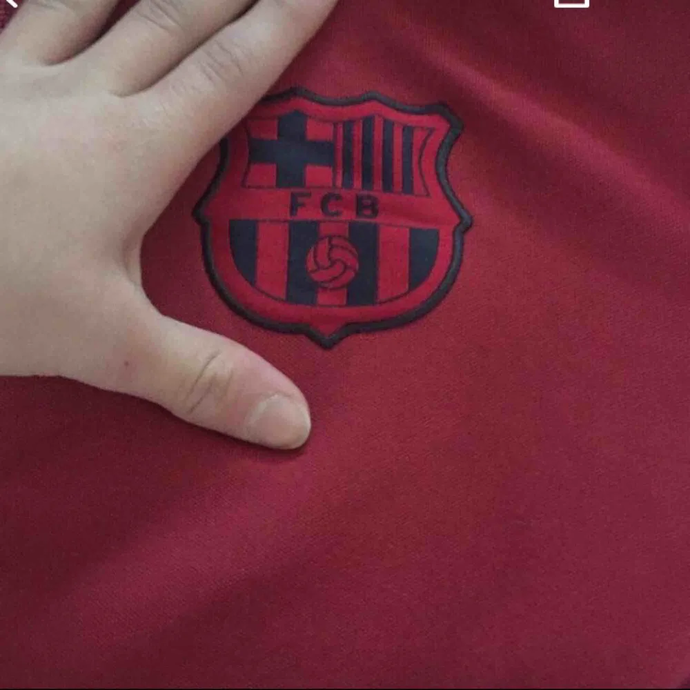 Nike barcelona tröja 250 +55 frakt eller möts i Eskilstuna . Hoodies.