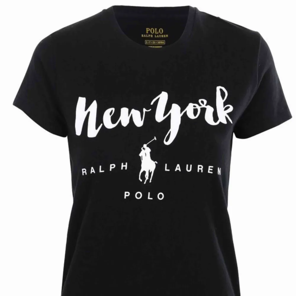 Ralph lauren t-shirt Använd fåtal gånger Stl M. T-shirts.