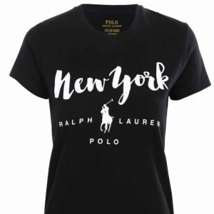 - Ralph lauren t-shirt Använd fåtal gånger Stl M