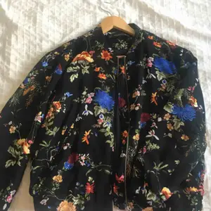 Vårig bomber jacket! 🌺🌹🌷💐🌸🌻🌼🌾