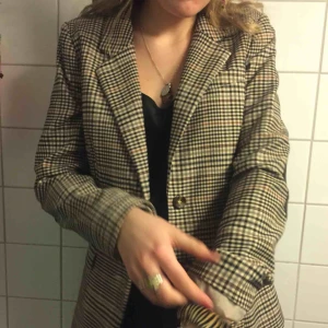  - rutig kavaj. sån man MÅSTE ha.