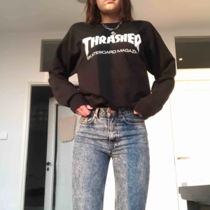  - Jeans köpta från h&m, knappt använda, väldigt bra skick, fraktar eller möts upp i Karlstad, pris kan diskuteras