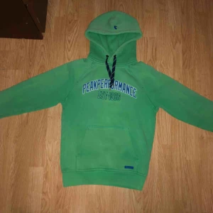  - Peak Preformance college tröja Ljusgrön i färg och stämmer i storlek