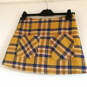  - Gul rutig kjol, mycket fint skick!