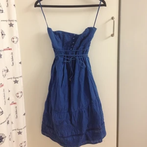 Underbart Blå Klänning, sydd i Marocco. Med snörning och söta detaljer utan Axelband.  - Underbart Blå Klänning, sydd i Marocco. Med snörning och söta detaljer utan Axelband. 