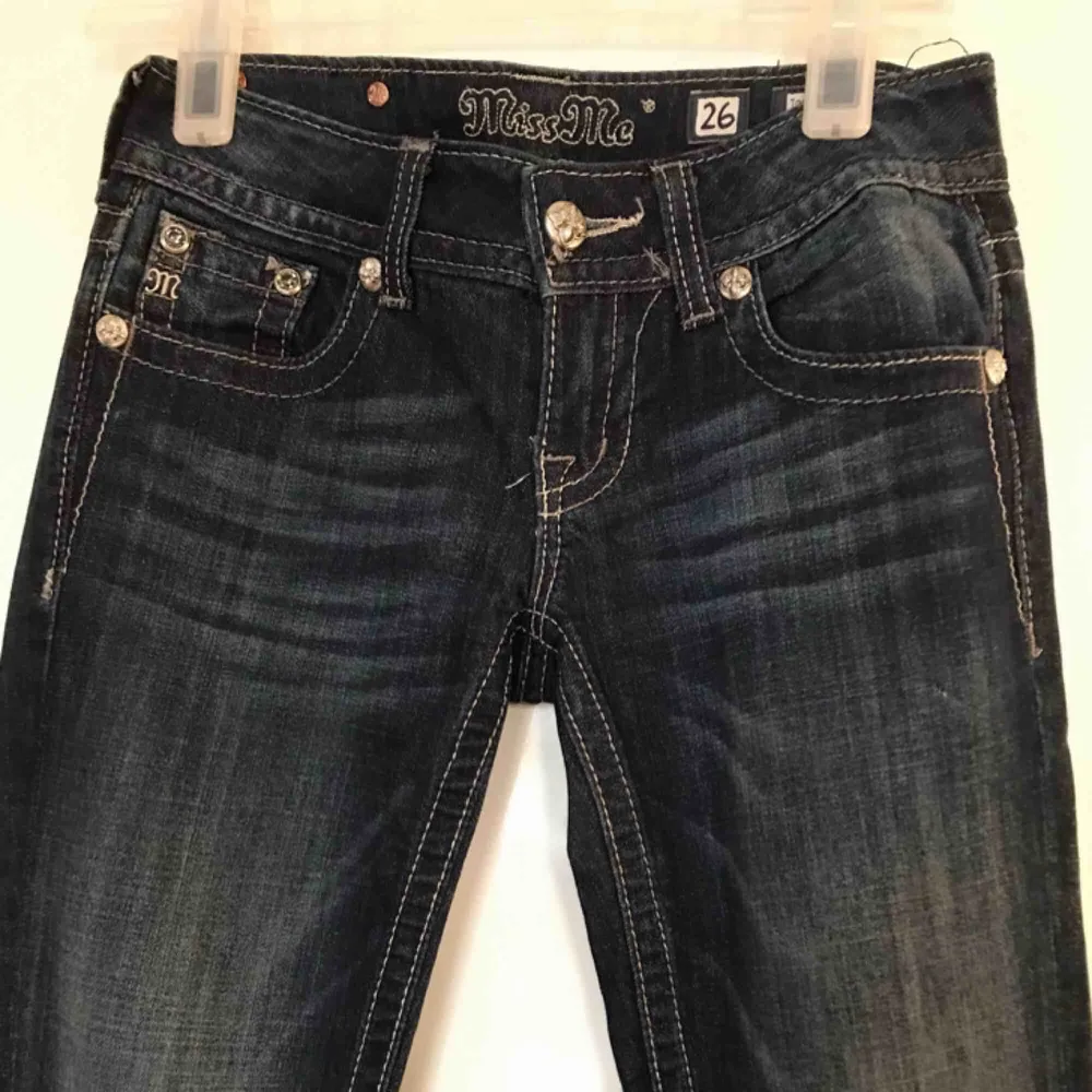 Såå snygga MissMe jeans inköpta på Tara i Göteborg, nypris 1399:-. Anv endast ett par ggr då de var lite för små för mig . Jeans & Byxor.