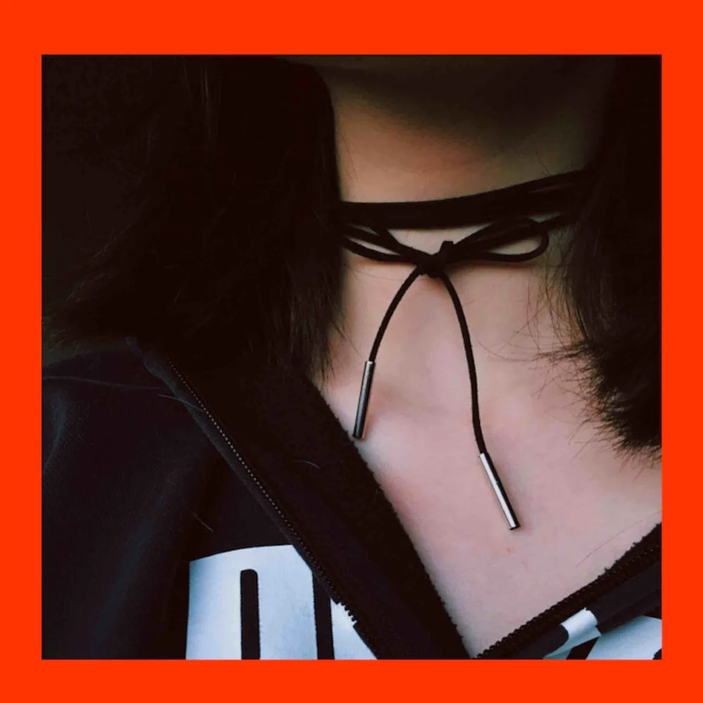 vanlig choker köpt för ett tag sen, kommer dock inte till användning:/ frakt på 9kr tillkommer 🖤. Accessoarer.