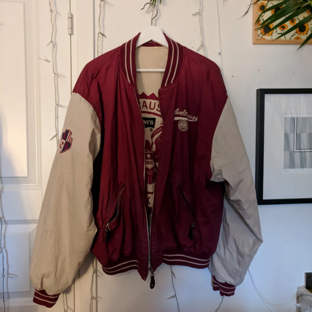 Incredibly cool Vintage Levis bomber jacket bought from my father in the 80's from Levis Flagship store in Stockholm. Well-kept and undamaged. I can meet up in Täby or ship them for free!. Jackor.