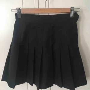  - den klassiska tenniskjolen från american apparel. OBS! fraktar ej, möts upp i stockholm💓