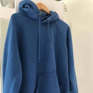  - Blå bikbok hoodie