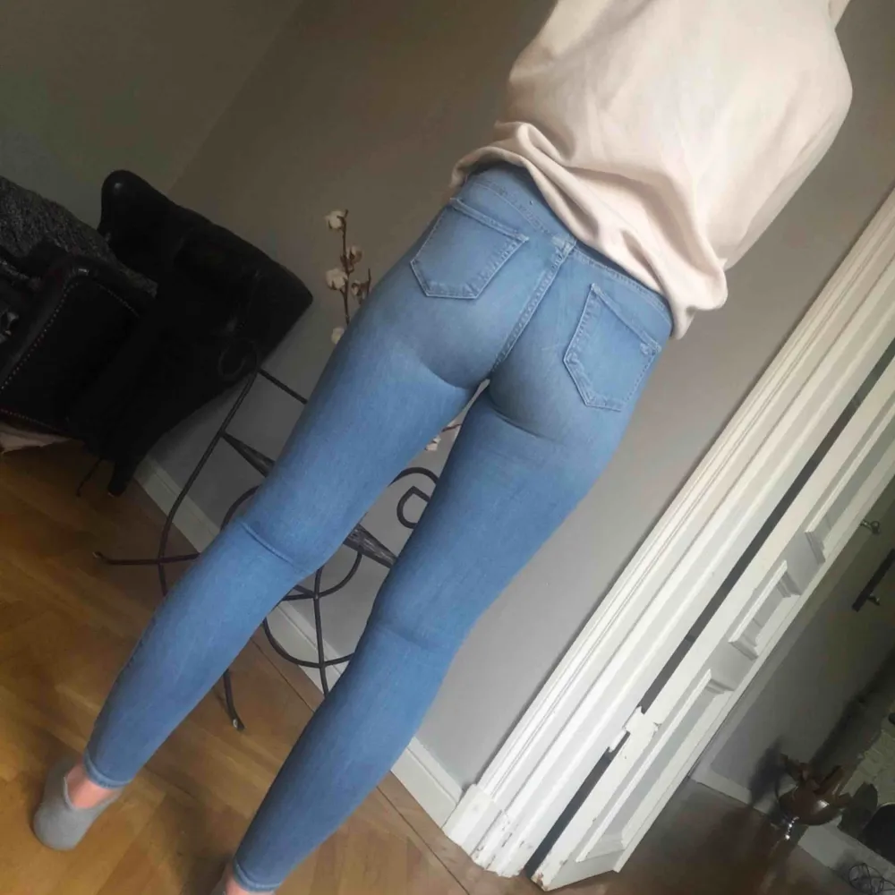 Vanliga basic jeans från Hollister. Väldigt stretchiga o sköna. Nypris: 600kr. Jeans & Byxor.