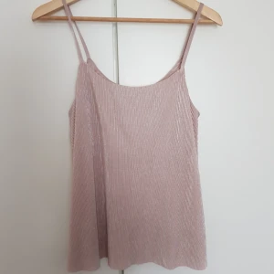  - Glittrig top, aldrig använd. 