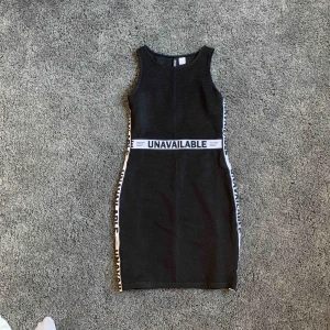  - Klänning från H&M, aldrig använd. 50kr + frakt om vi inte kan mötas upp i Gävle