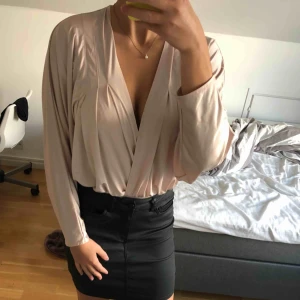  - Superfin body från Nelly i storlek S! Säljer den då den tyvärr bara kommit till användning vid ett tillfälle. Tar betalning via swish och fraktar mot betalning