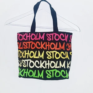  - Robin Ruth väska, helt ny med lapp kvar och allt. Nypris 179 kr. 