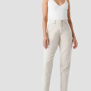  - Säljer mina Dr Denim brallor i modellen Nora då de ej passar mig längre. Använda 1 gång annars bara provade. Köpta för 600kr på nakd Köparen står för frakten 💖