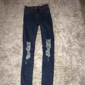  - Snygga Jeans från bikbok använd fåtal gånger ⭐️köparen står för frakt 💕
