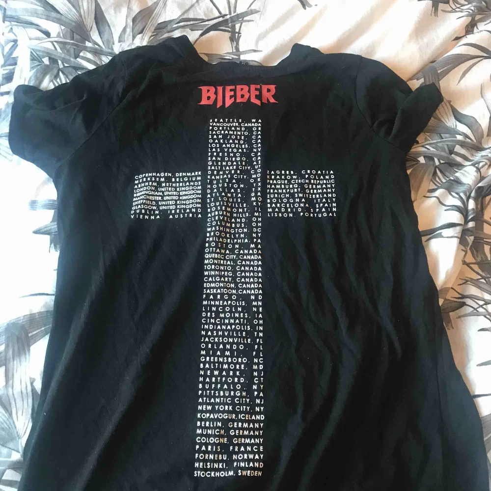 Justin Bieber t-shirt Det är lite oversized och lång  (Väldigt skön att sova i). T-shirts.