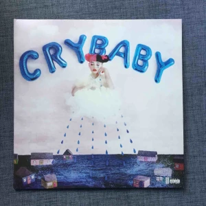  - CRYBABY vinyl från Melanie Martinez. Köpt några år tillbaka när jag lyssnade på henne, men den förtjänar att vara hos någon som lyssnar! Fraktar ej vinyler, möts bara i stockholm för att garantera att den inte går sönder.