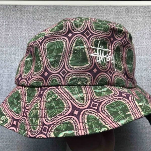  - Buckethat från streetmärket Stüssy. Köpt i deras butik i Amsterdam i våras. Näst intill oanvänd! Nypris 70€