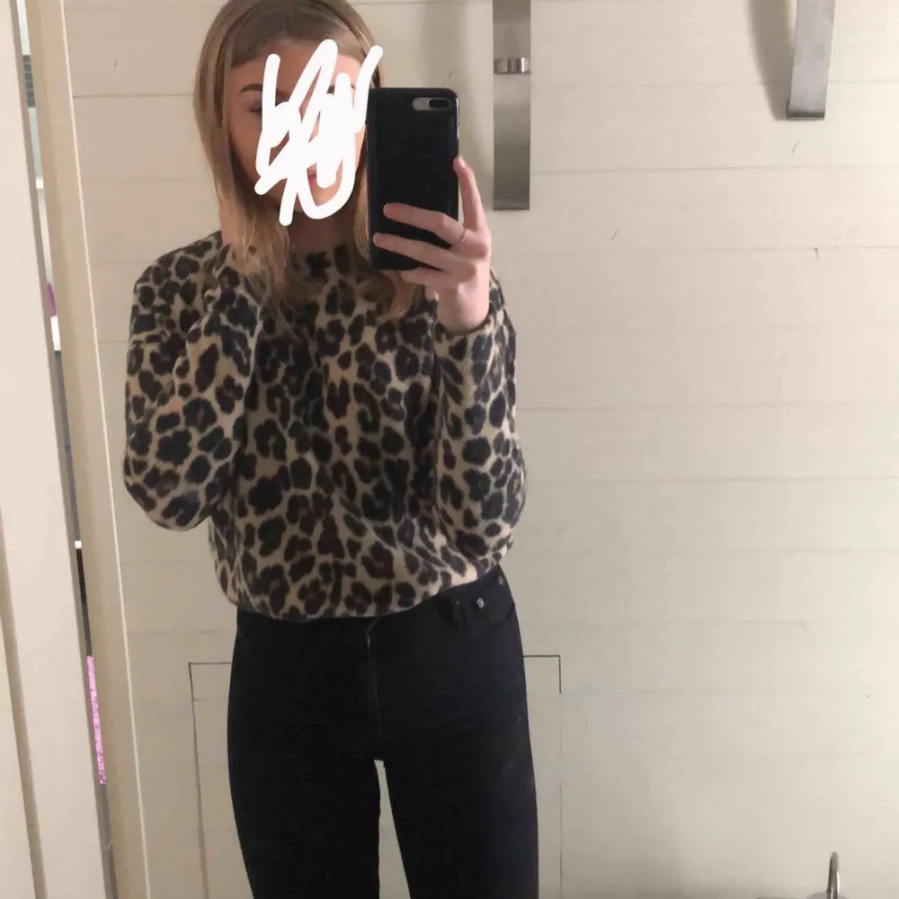En leopard tröja från Gina, super skön och fin. Frakt tillkommer 💖. Tröjor & Koftor.